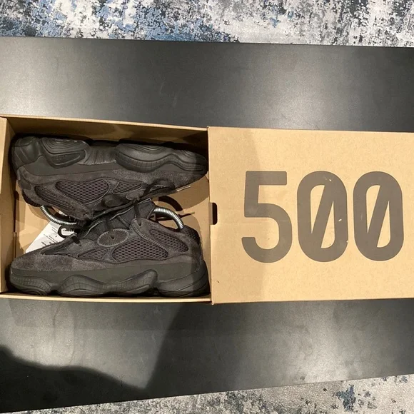 Yeezy 500 - Picture 1 of 4